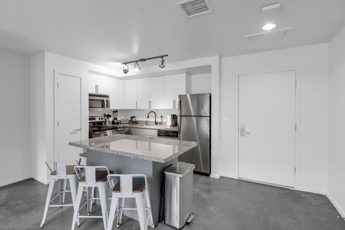 Centric 2br In Heart Of Dtphx Free Garage Parking Phoenix