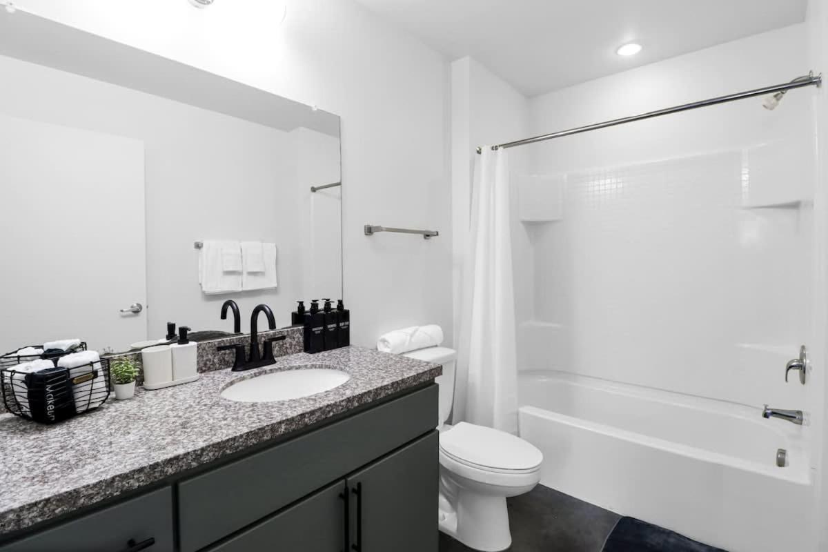 Apartment Centric 2br In Heart Of Dtphx Free Garage Parking Phoenix