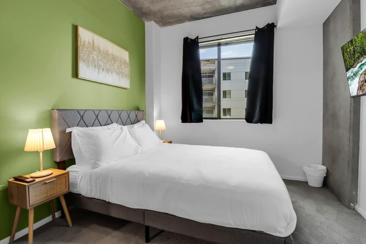 Centric 2br In Heart Of Dtphx Free Garage Parking * Phoenix