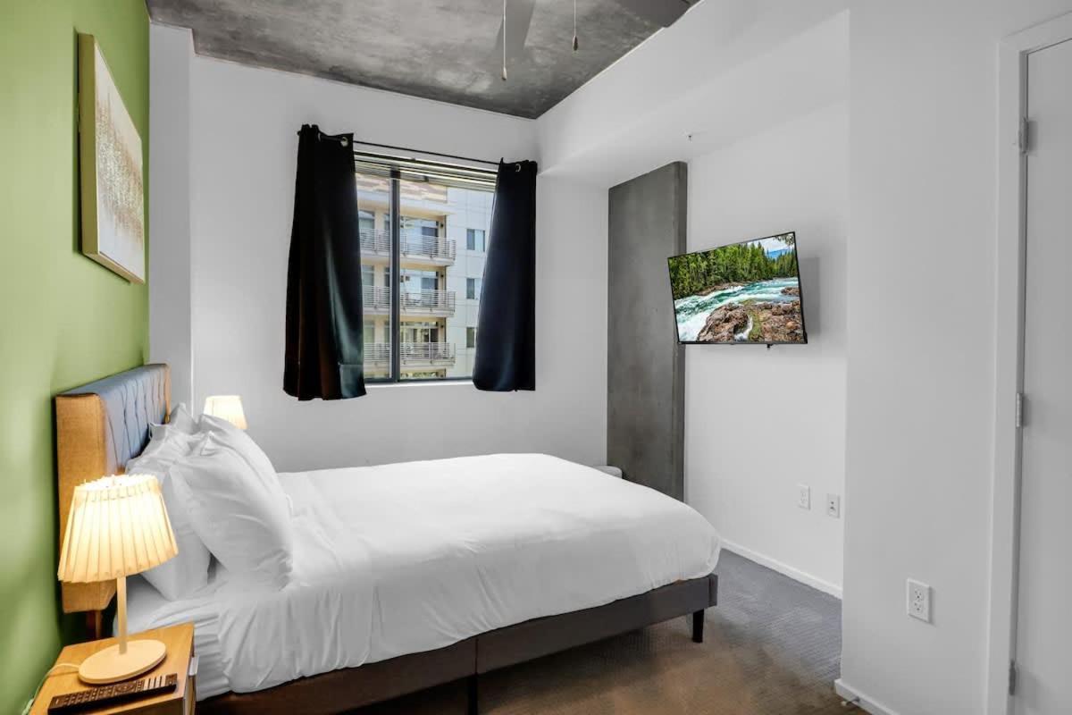 Centric 2br In Heart Of Dtphx Free Garage Parking