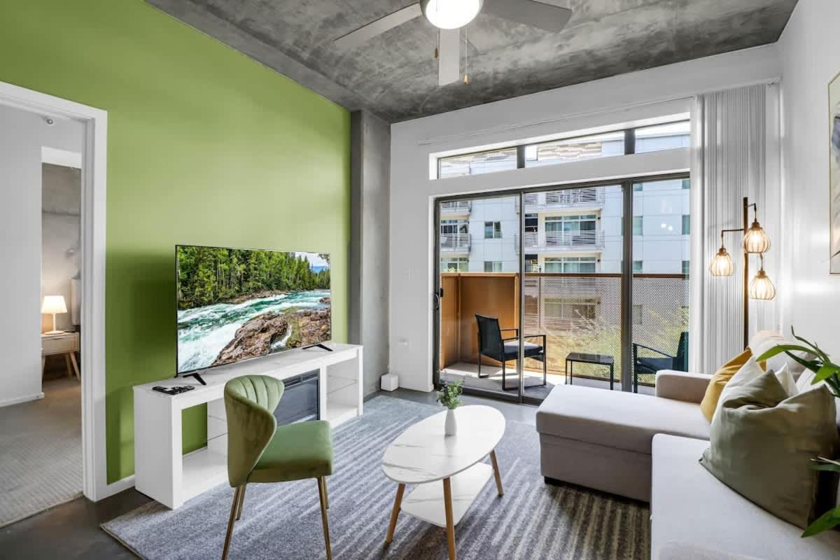 Centric 2br In Heart Of Dtphx Free Garage Parking Apartment