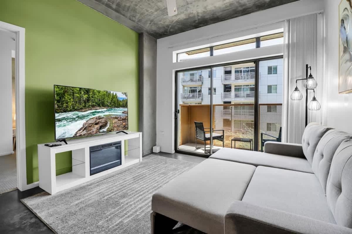 Centric 2br In Heart Of Dtphx Free Garage Parking