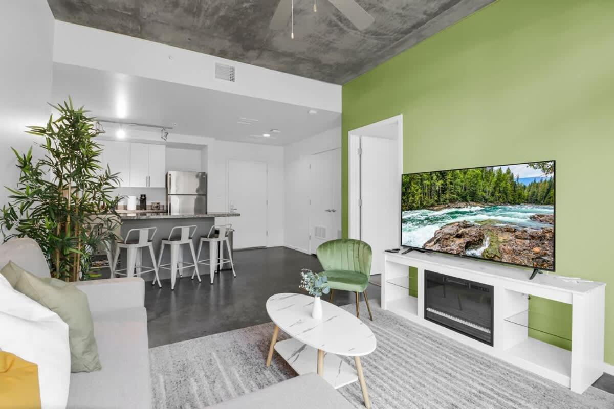 Centric 2br In Heart Of Dtphx Free Garage Parking Apartment