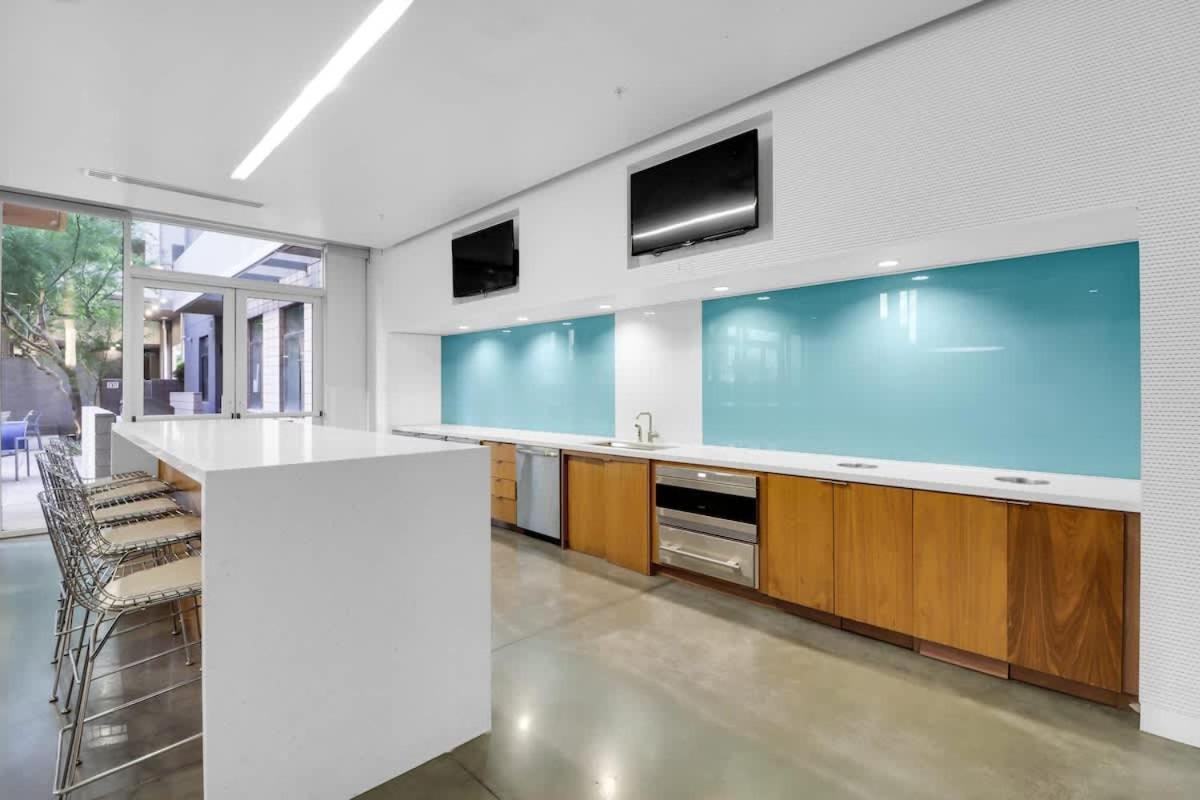 Centric 2br In Heart Of Dtphx Free Parking & Pool *