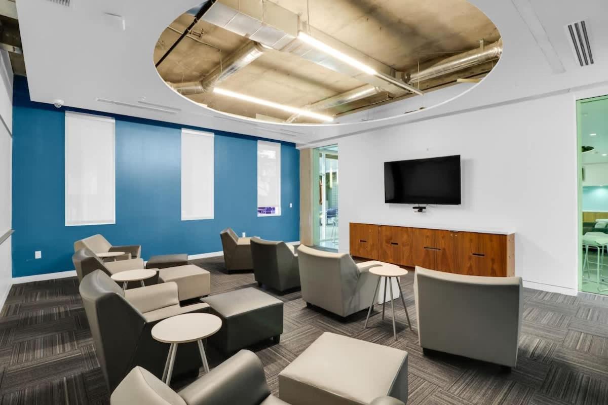 Centric 2br In Heart Of Dtphx Free Parking & Pool * Phoenix