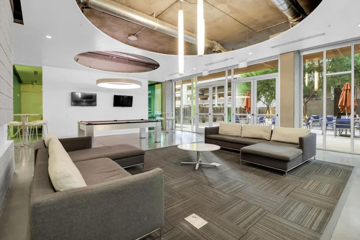 Centric 2br In Heart Of Dtphx Free Parking & Pool Apartment
