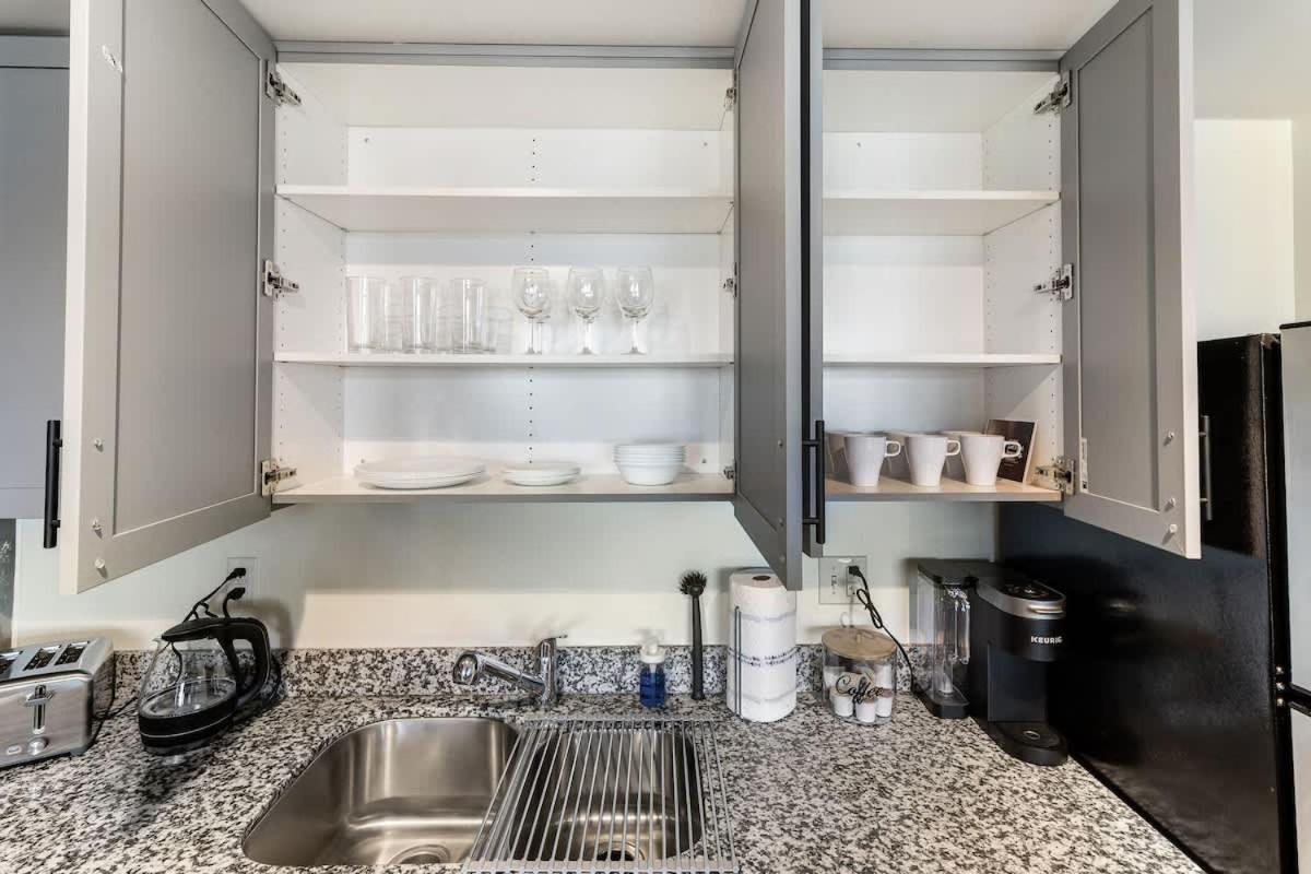 Apartment Centric 2br In Heart Of Dtphx Free Parking & Pool *