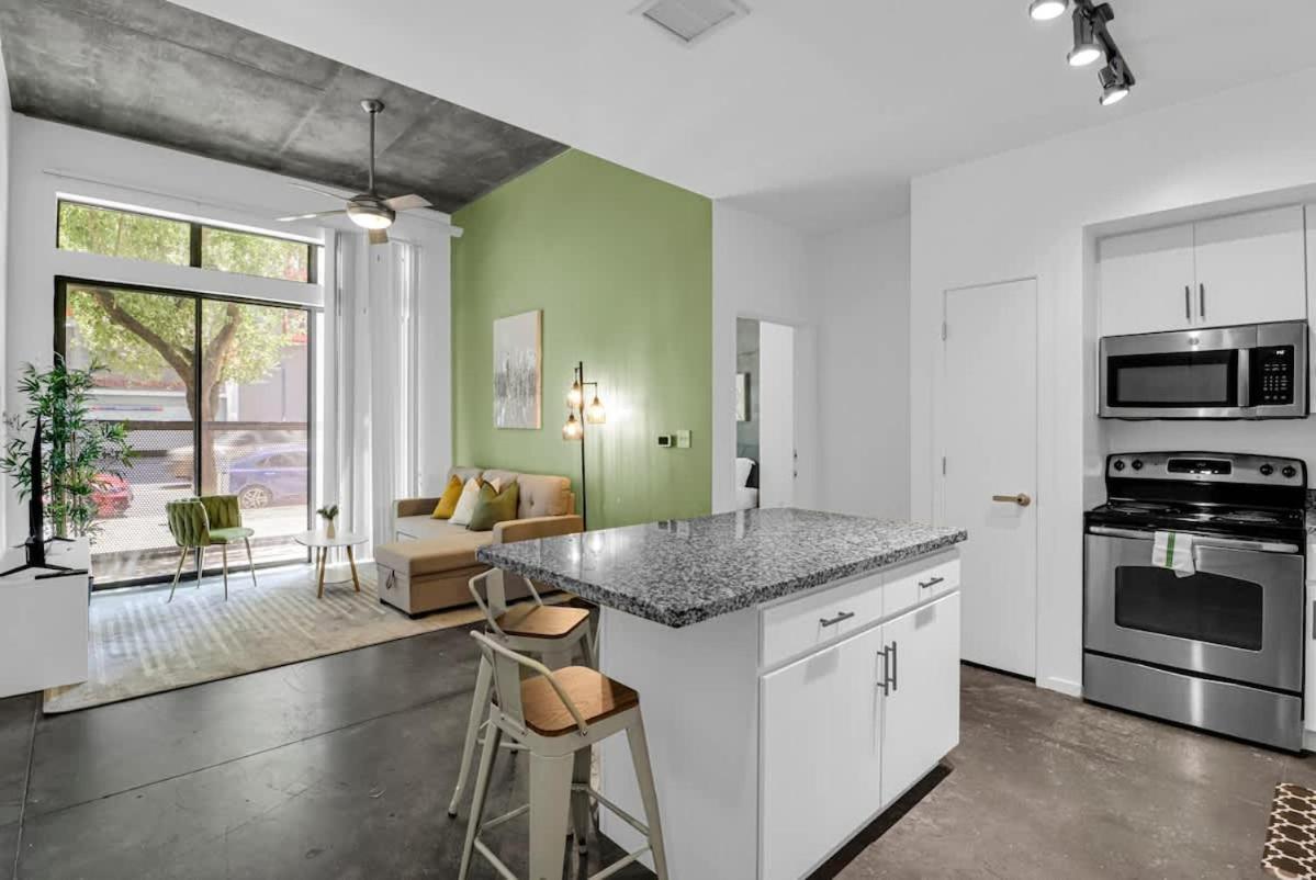 Centric 2br In Heart Of Dtphx Free Parking & Pool Phoenix
