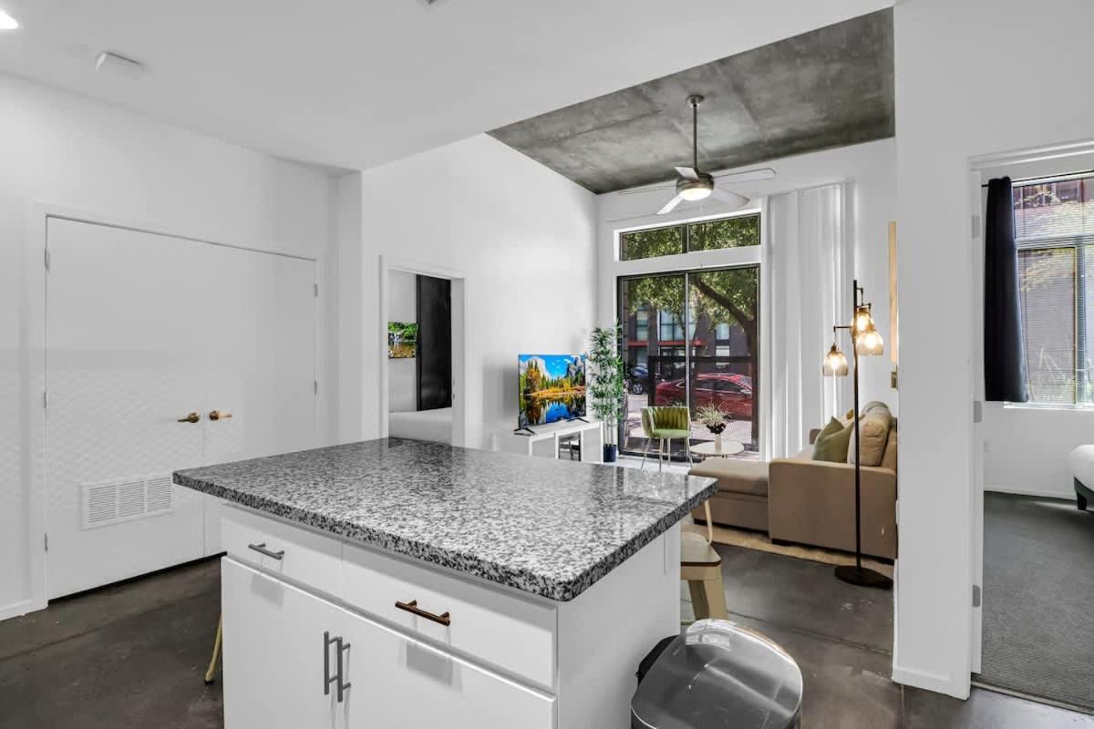 Centric 2br In Heart Of Dtphx Free Parking & Pool *