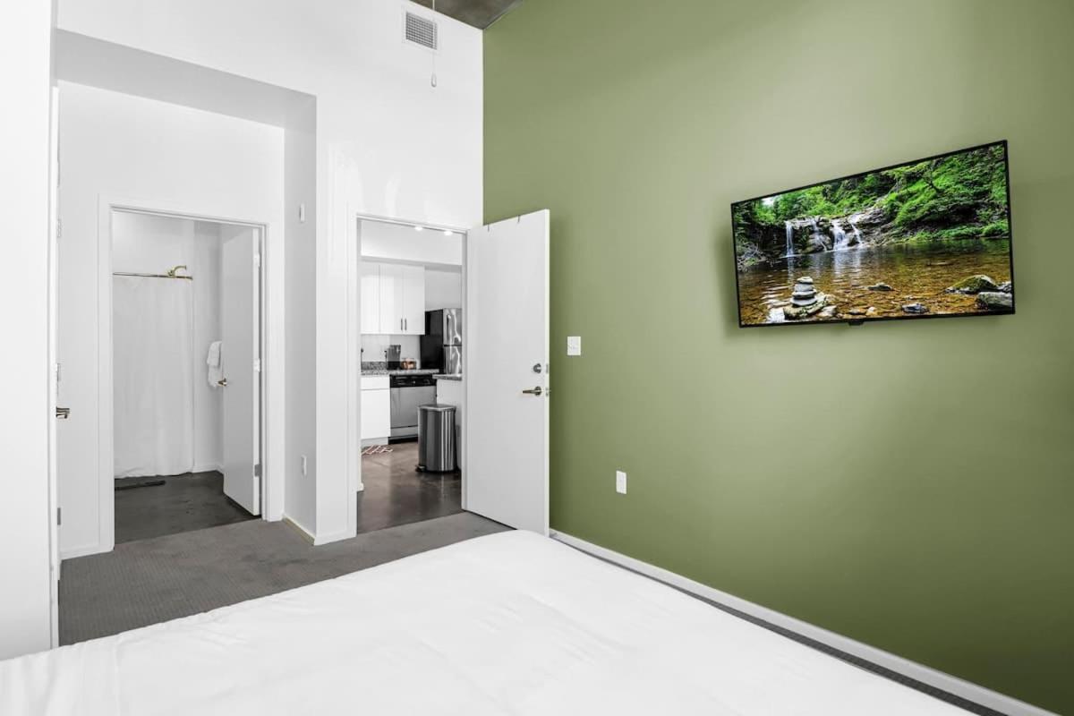 Apartment Centric 2br In Heart Of Dtphx Free Parking & Pool *