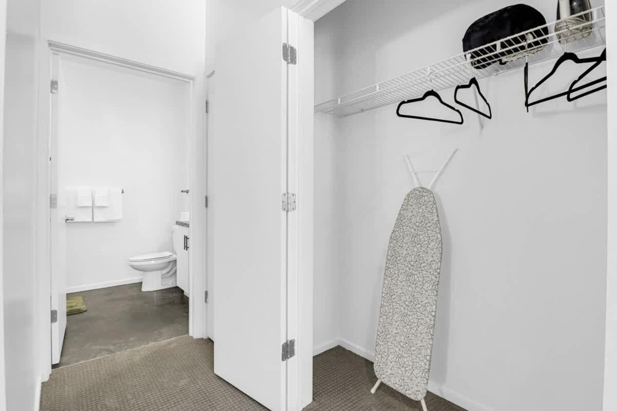 Centric 2br In Heart Of Dtphx Free Parking & Pool