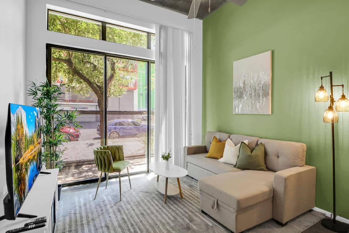 Centric 2br In Heart Of Dtphx Free Parking & Pool