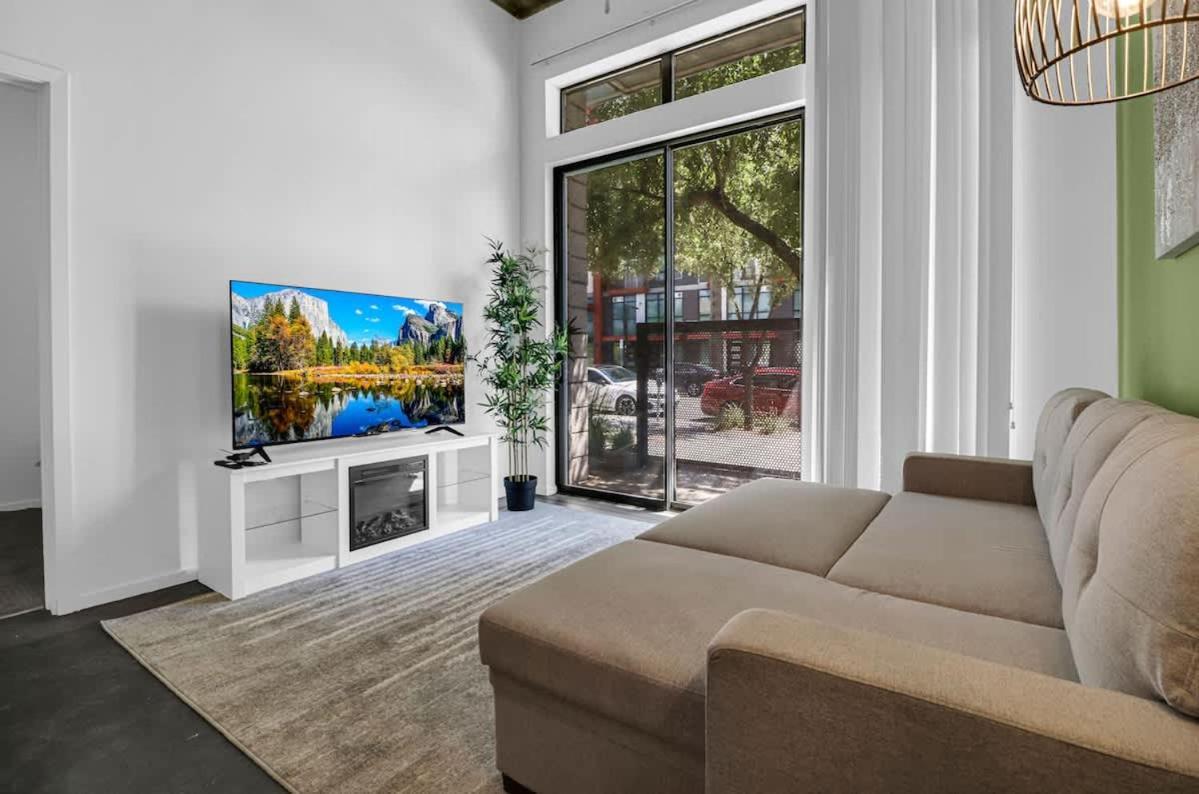 Centric 2br In Heart Of Dtphx Free Parking & Pool Apartment