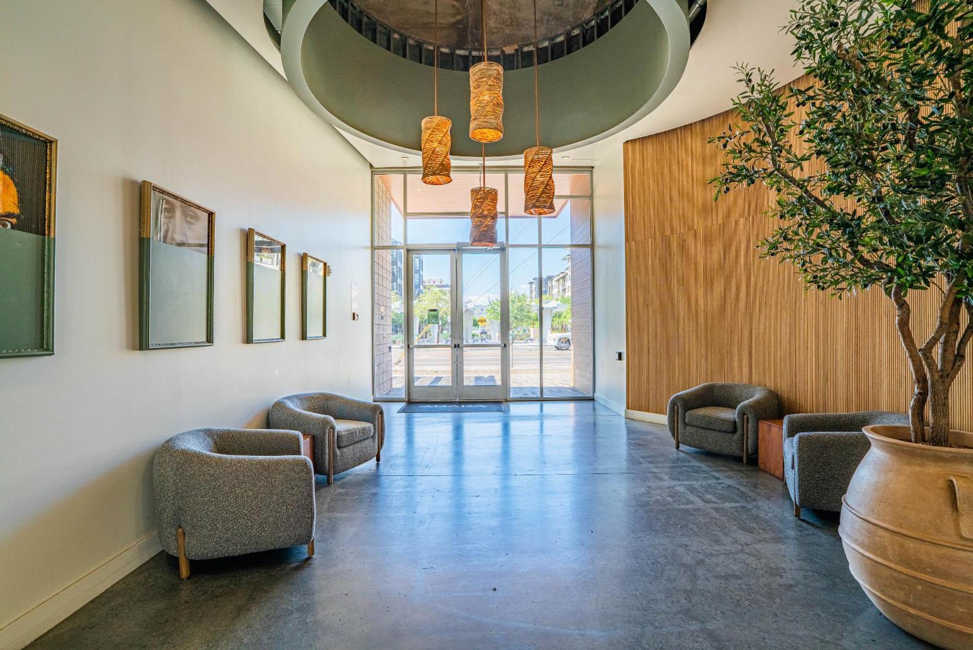 Apartment Striking 2bd - Cdt- Gym, Pool, Parking - Sleep8