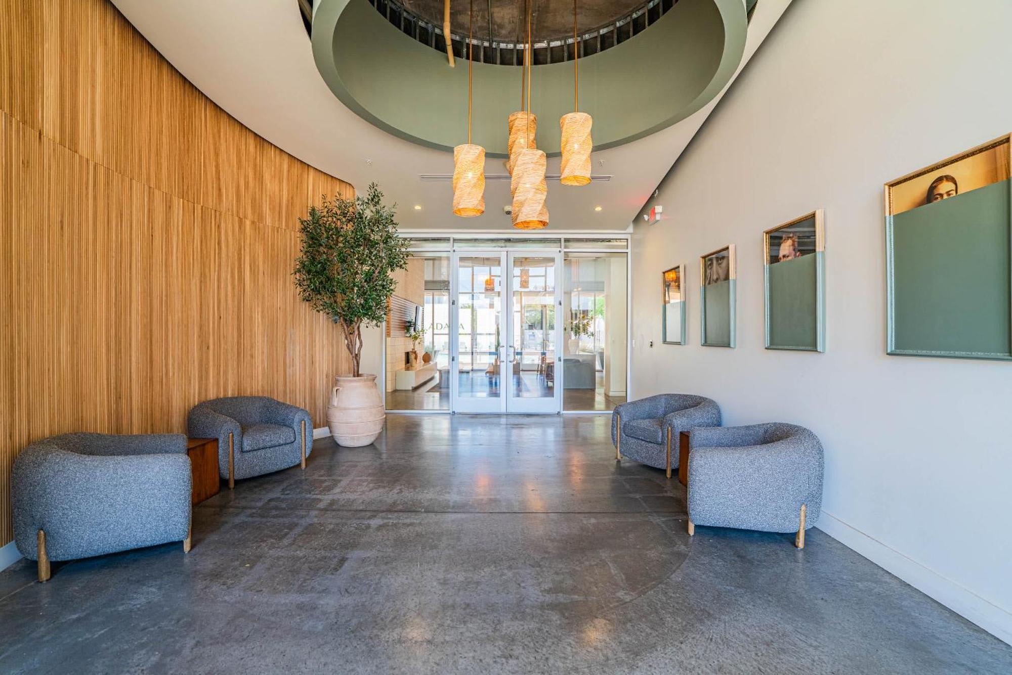 Apartment Striking 2bd - Cdt- Gym, Pool, Parking - Sleep8 Phoenix