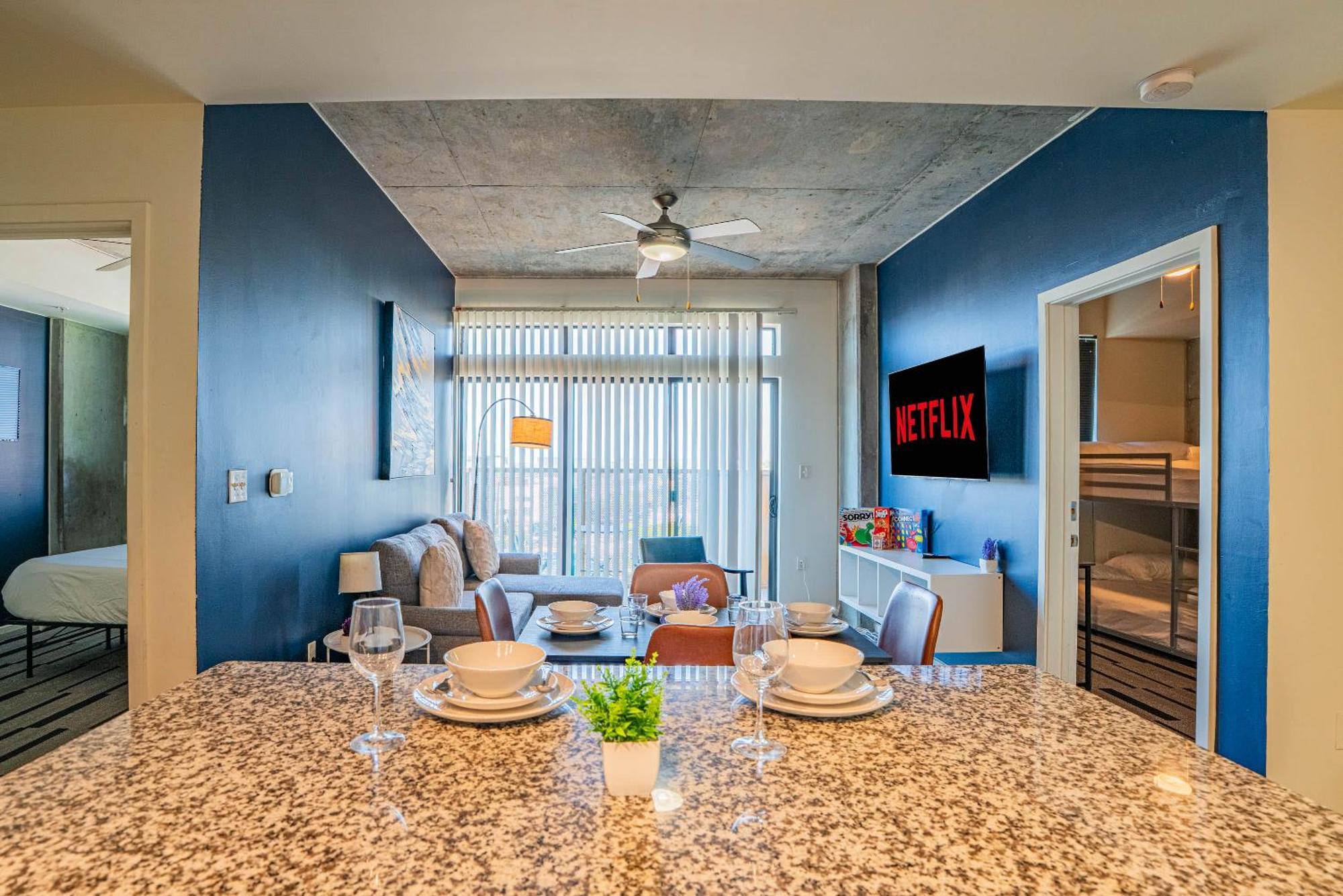 Apartment Striking 2bd - Cdt- Gym, Pool, Parking - Sleep8
