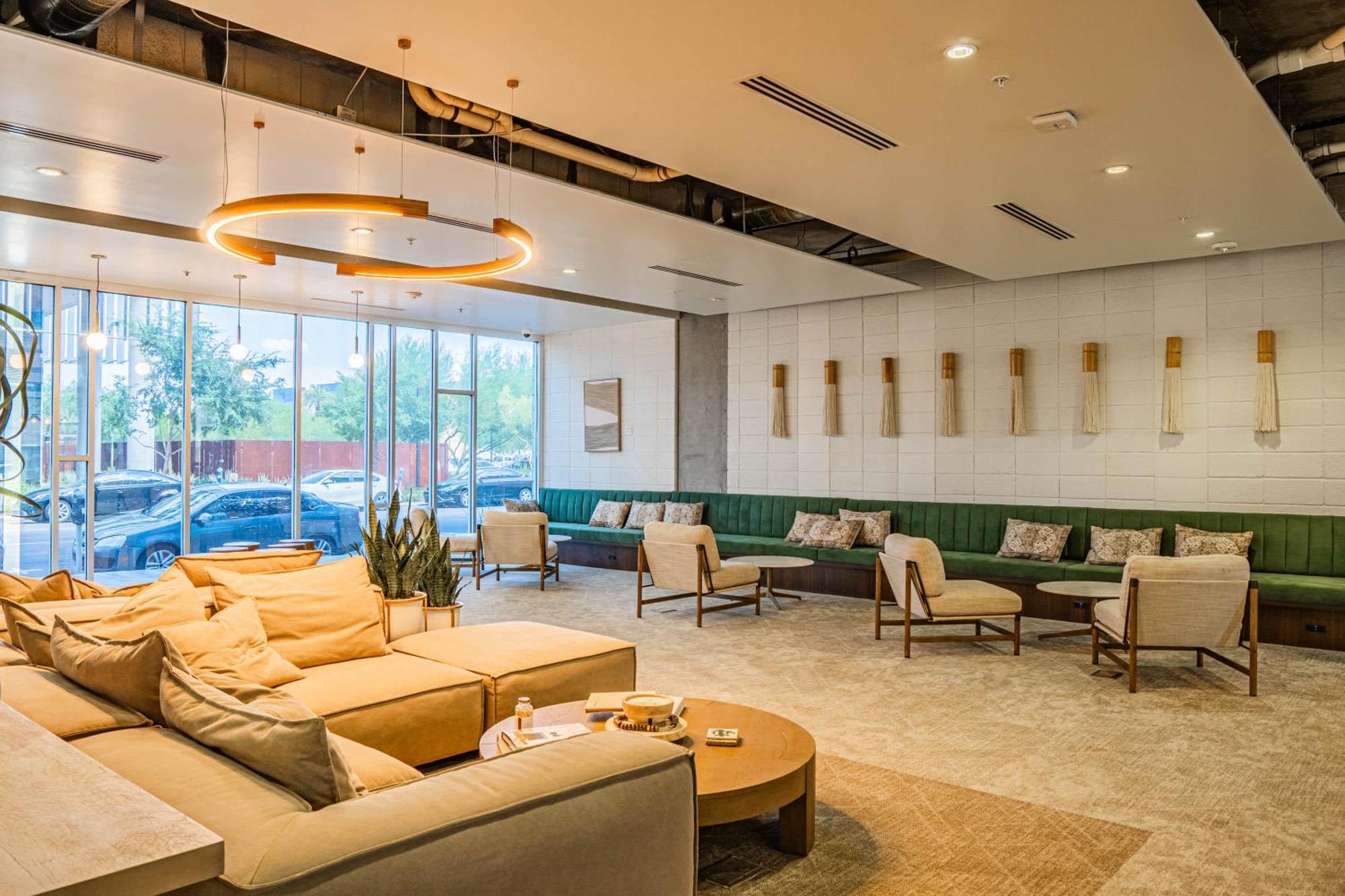 Modern 2bd - Cdt - Gym, Pool, Parking - Sleep 8 *