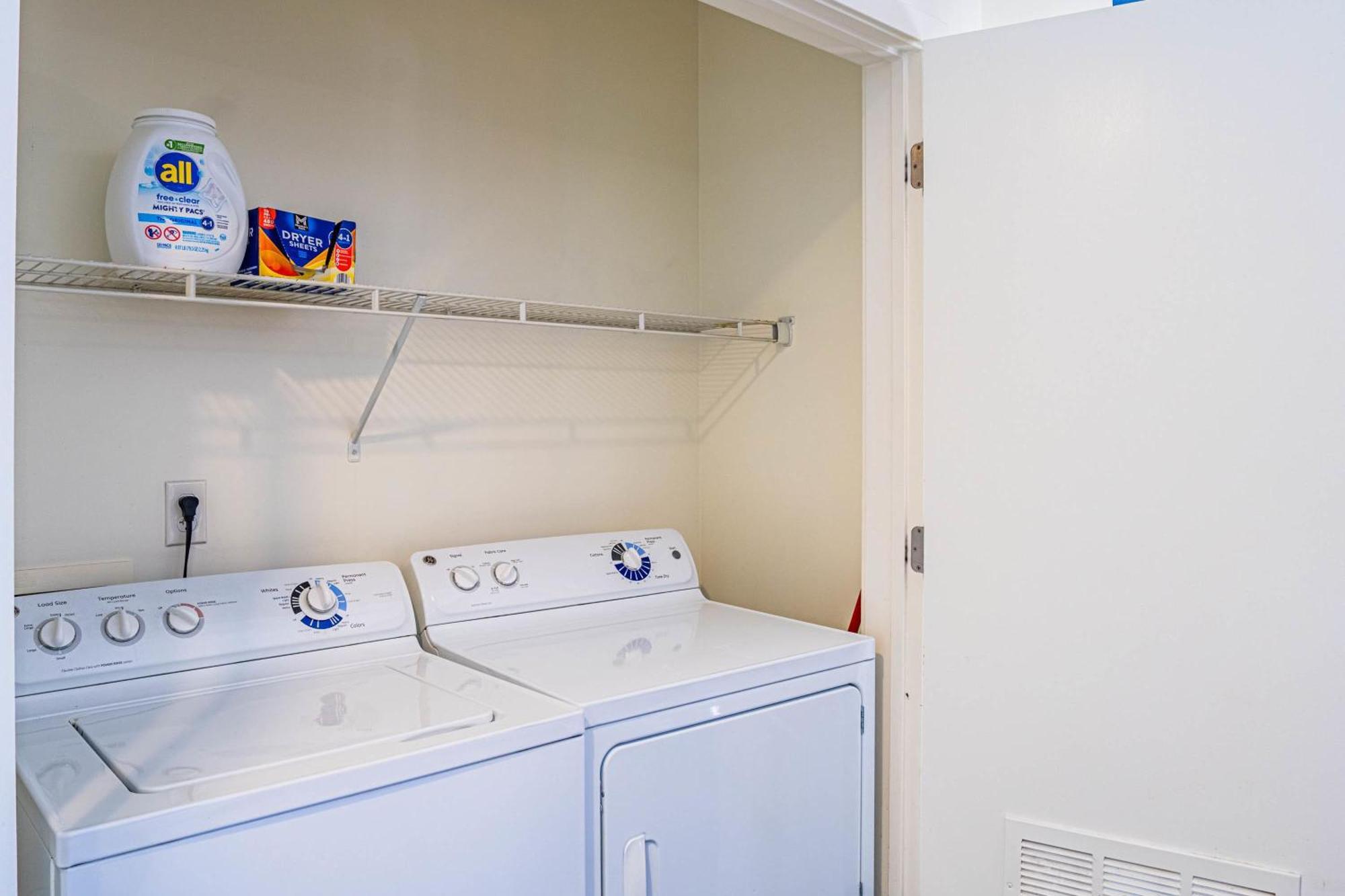 Apartment Modern 2bd - Cdt - Gym, Pool, Parking - Sleep 8 Phoenix