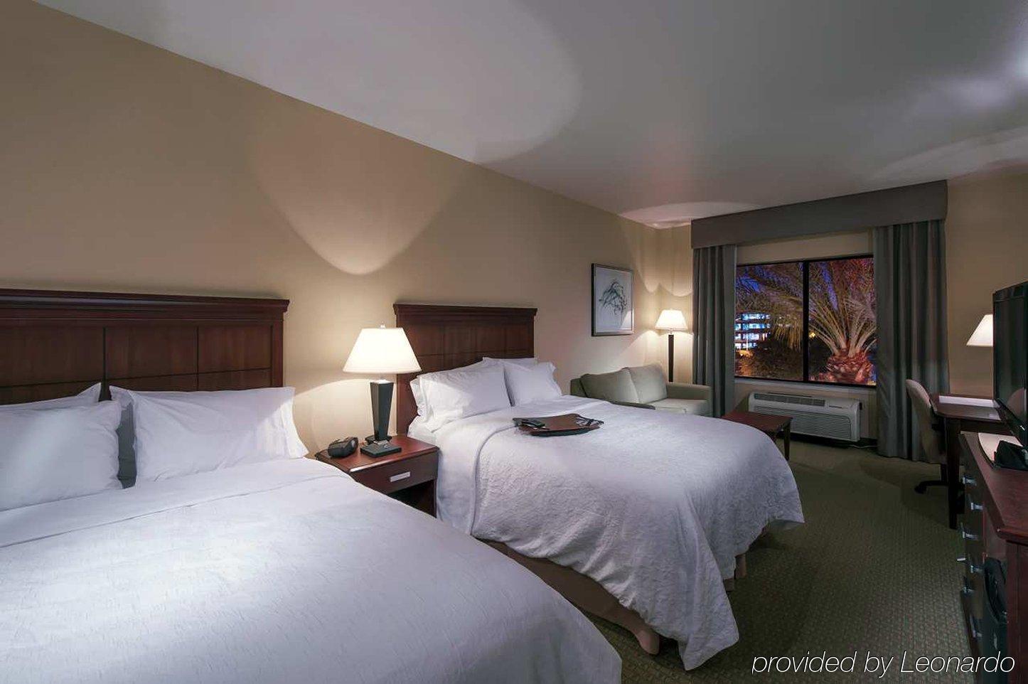 Hampton Airport North Hotel