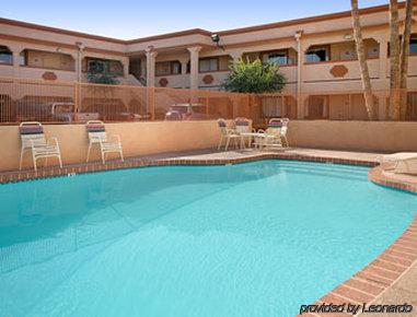 Hotel Super 8 By Wyndham Downtown