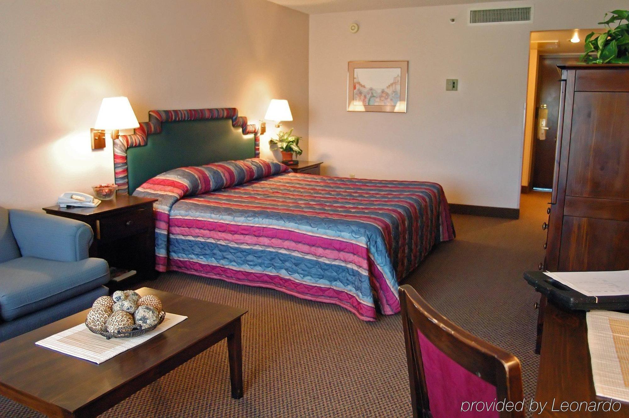 Hotel Four Points By Sheraton South Mountain 4*