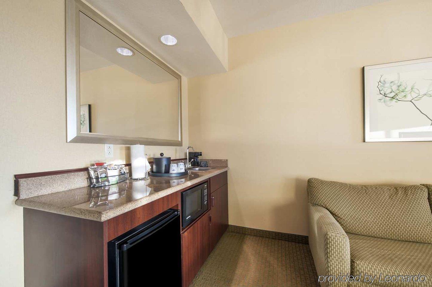 Hotel Hampton Airport North 3*