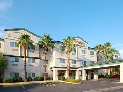Hotel Baymont By Wyndham North