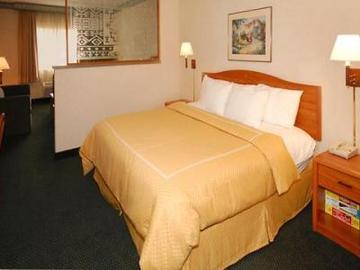 Hotel Baymont By Wyndham North