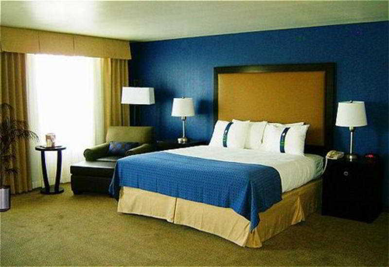 Hotel Holiday & Airport By Ihg