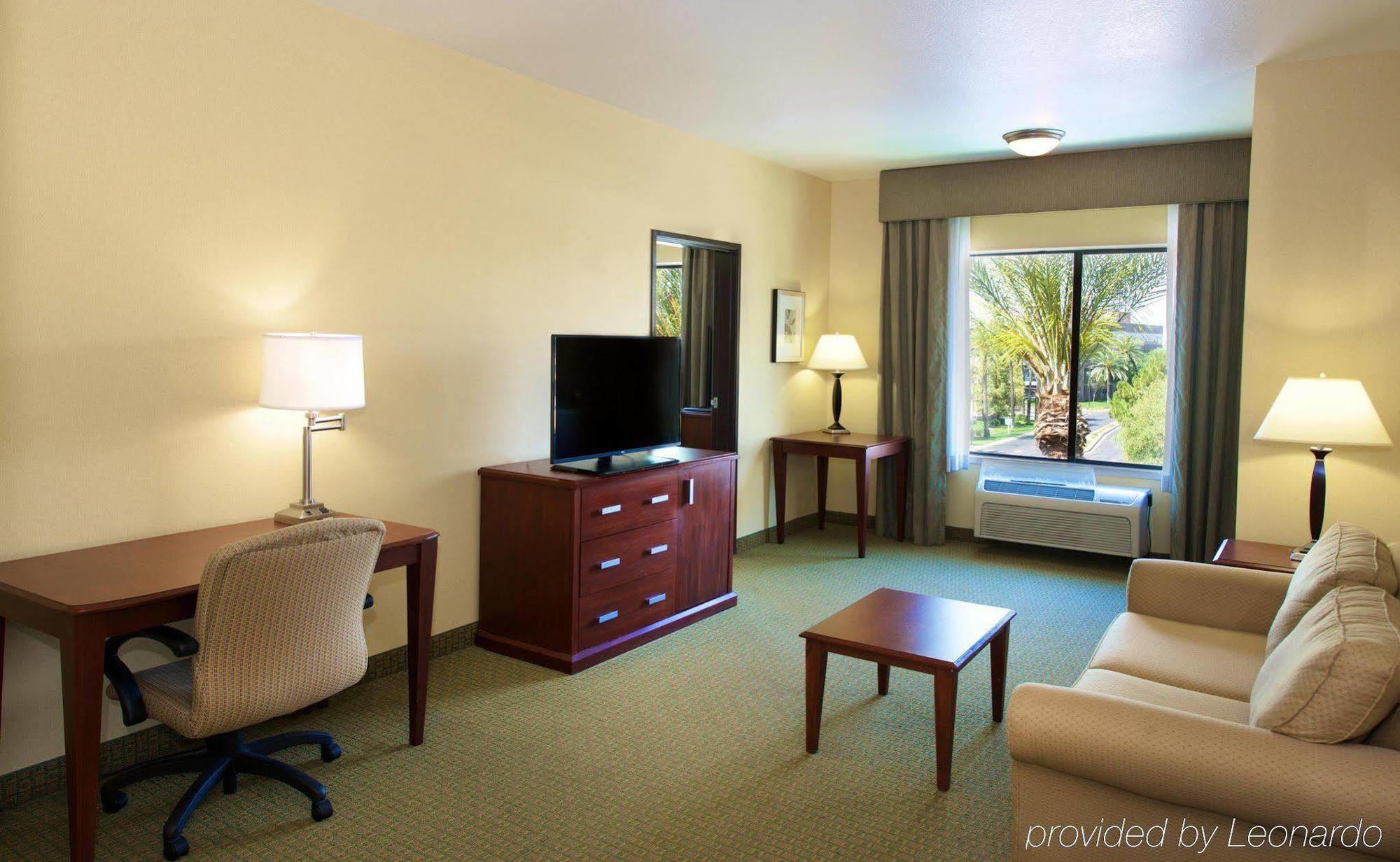 Hampton Airport North Hotel 3*