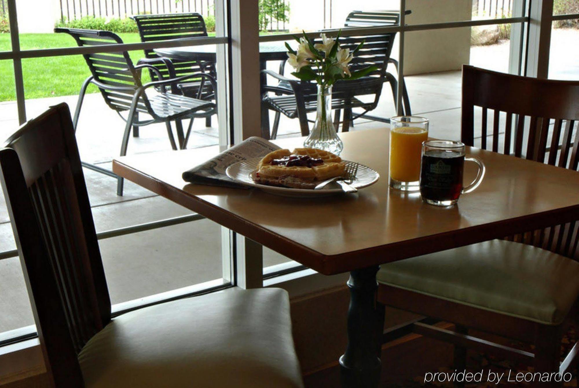 Country & Deer Valley Hotel 3*