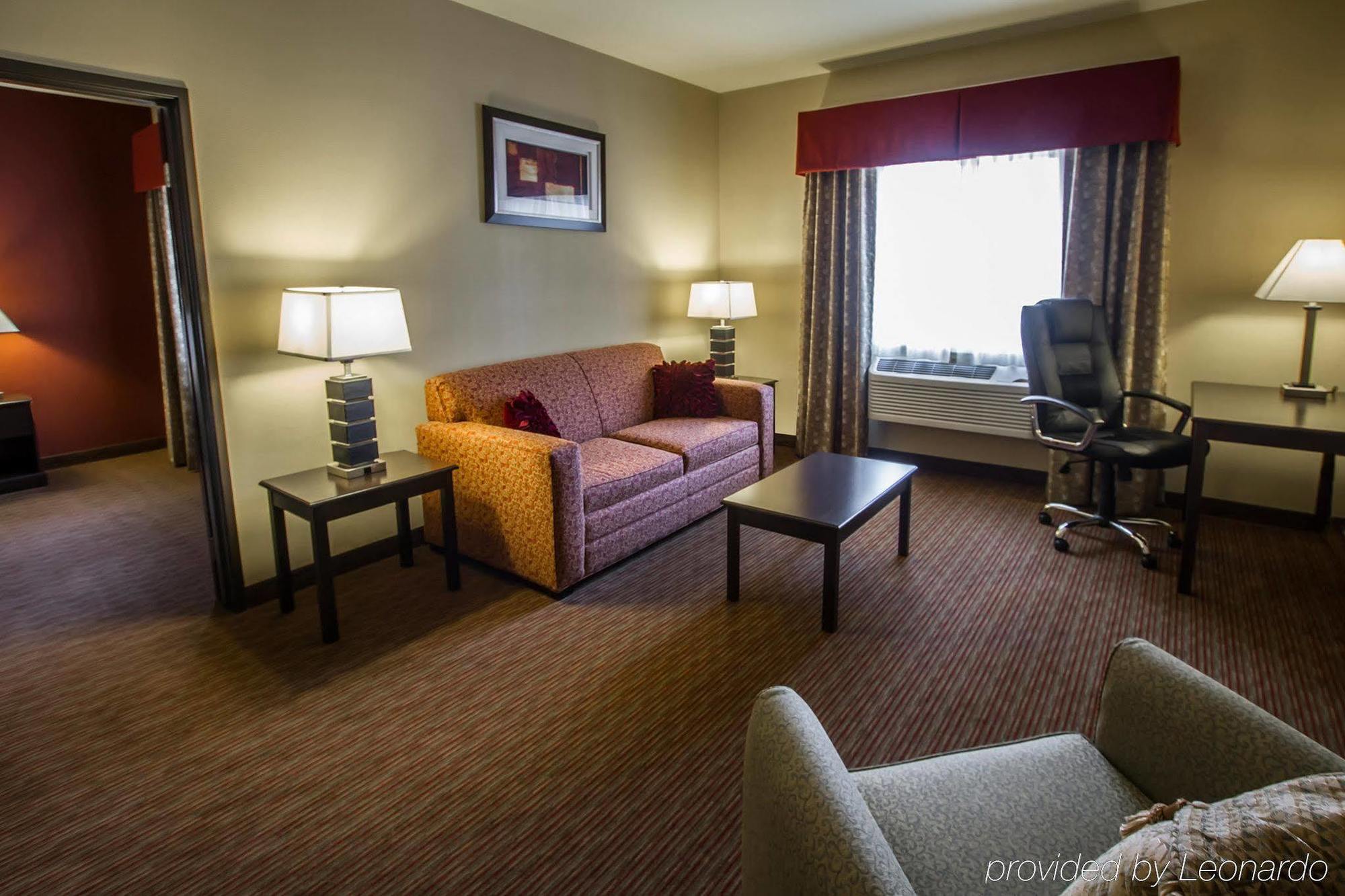 Comfort West At 27th Ave And I-i0 Hotel 2*