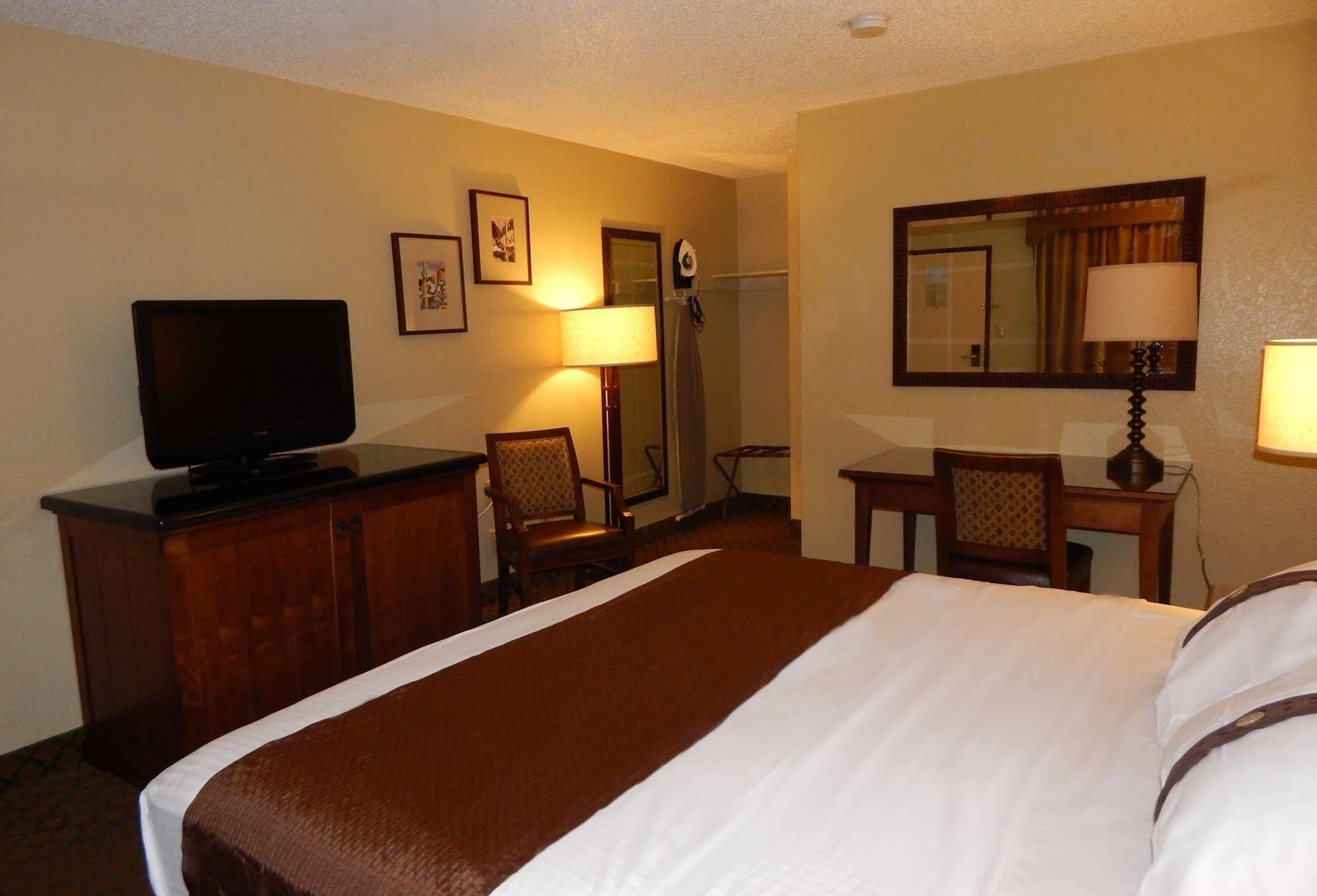 A Victory & - North Hotel