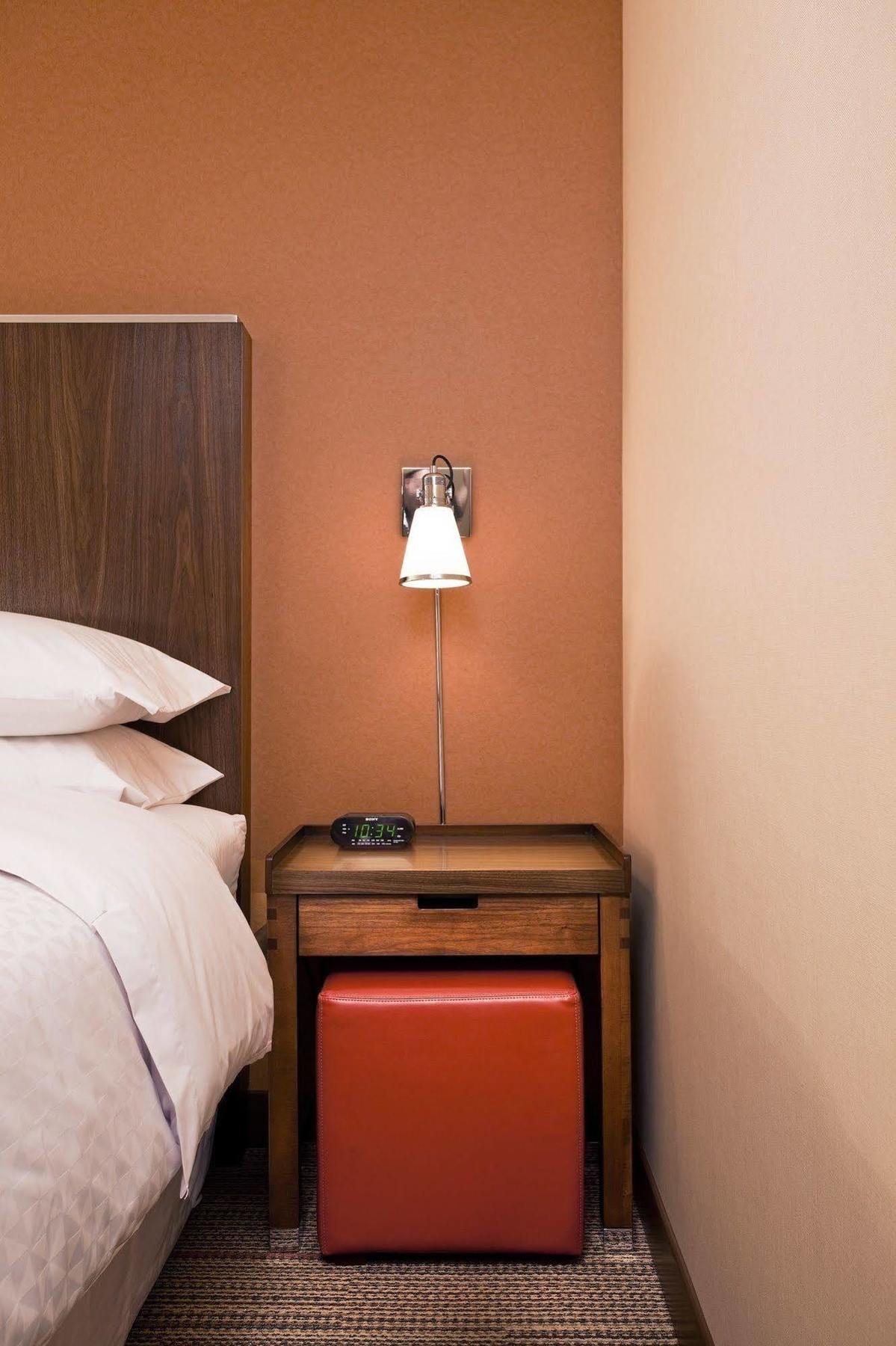 Four Points By Sheraton South Mountain Hotel 4*