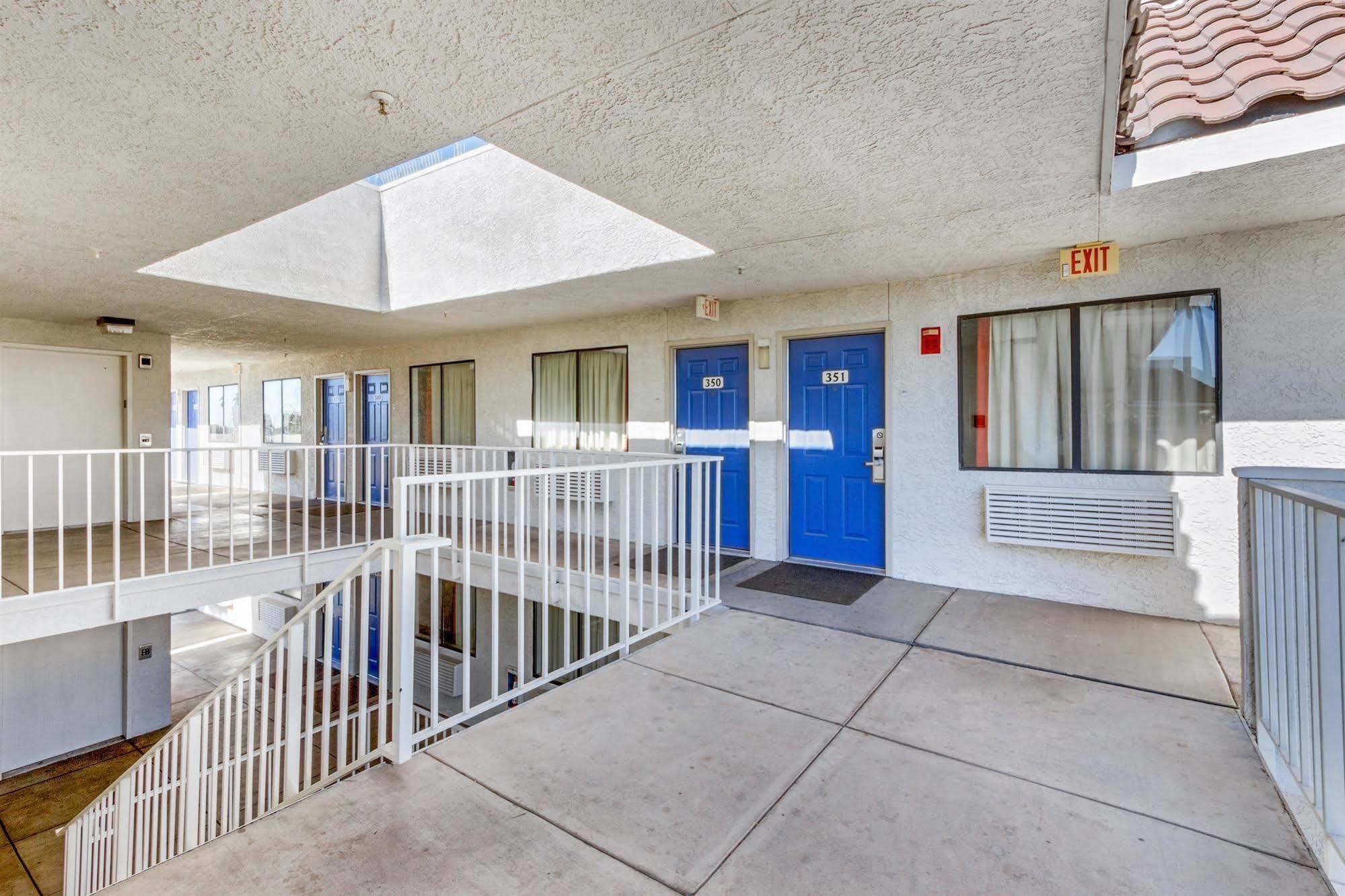 6-phoenix, Az - West Phoenix