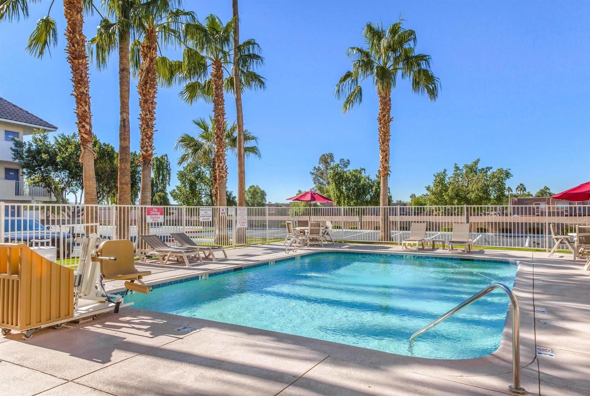 Hotel 6-phoenix, Az - West Phoenix