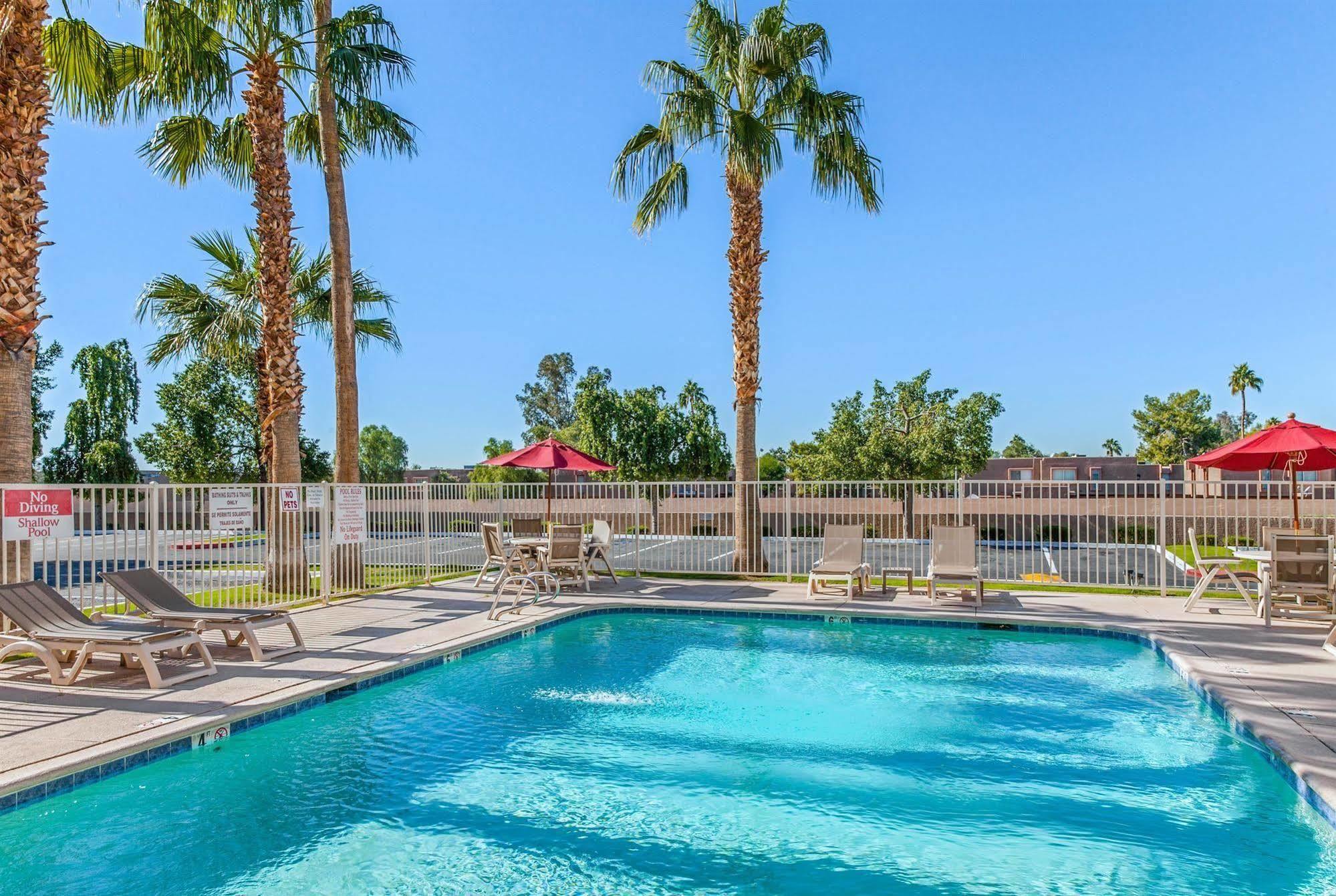 Hotel 6-phoenix, Az - West Phoenix