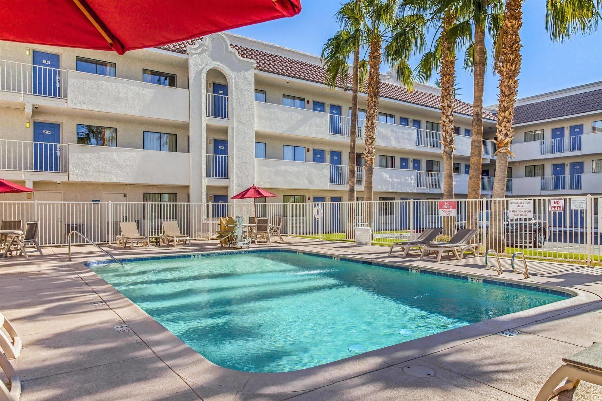 Hotel 6-phoenix, Az - West Phoenix