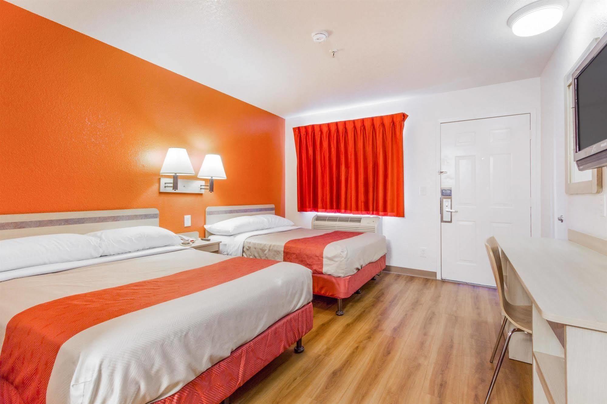 Hotel 6-phoenix, Az - West