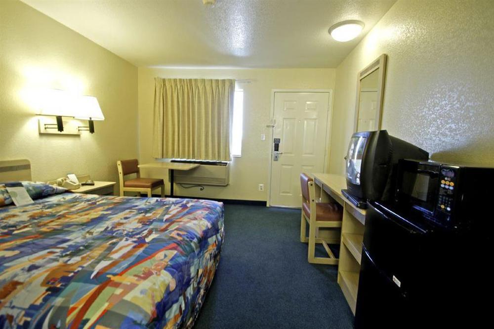 Hotel 6-phoenix, Az - West Phoenix