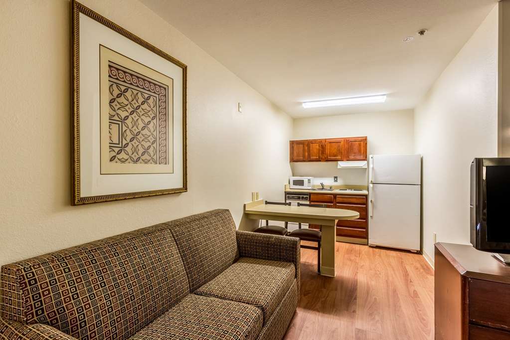 Hometowne Studios By Red Roof Phoenix - Black Canyon Highway Hotel