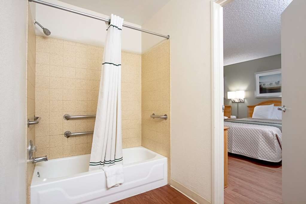 Hotel Hometowne Studios By Red Roof Phoenix - Black Canyon Highway 2*
