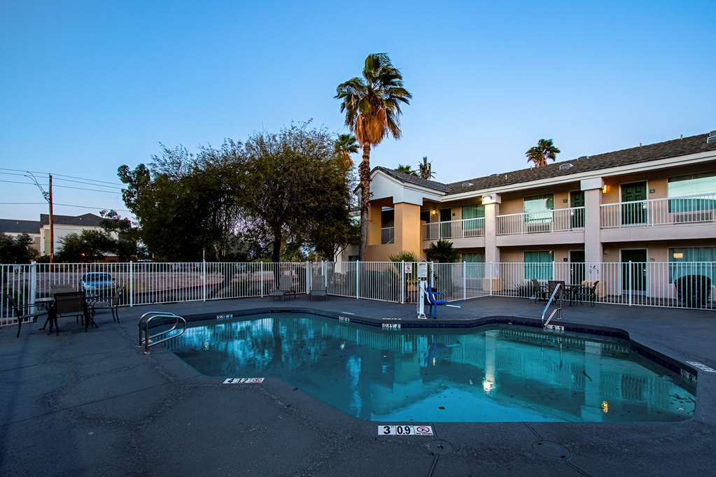 Hotel Hometowne Studios By Red Roof Phoenix - Black Canyon Highway 2*