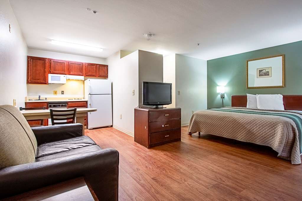 Hometowne Studios By Red Roof Phoenix - Black Canyon Highway Hotel Phoenix