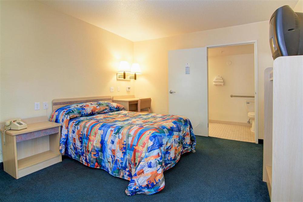Hotel 6-phoenix, Az - West Phoenix