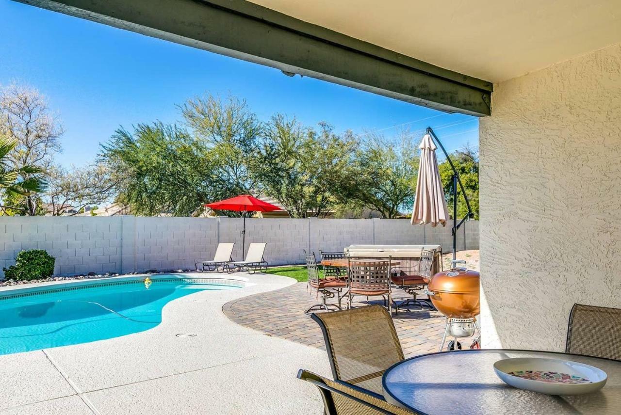 Bell - Living - Pool - Location - Events Holiday home