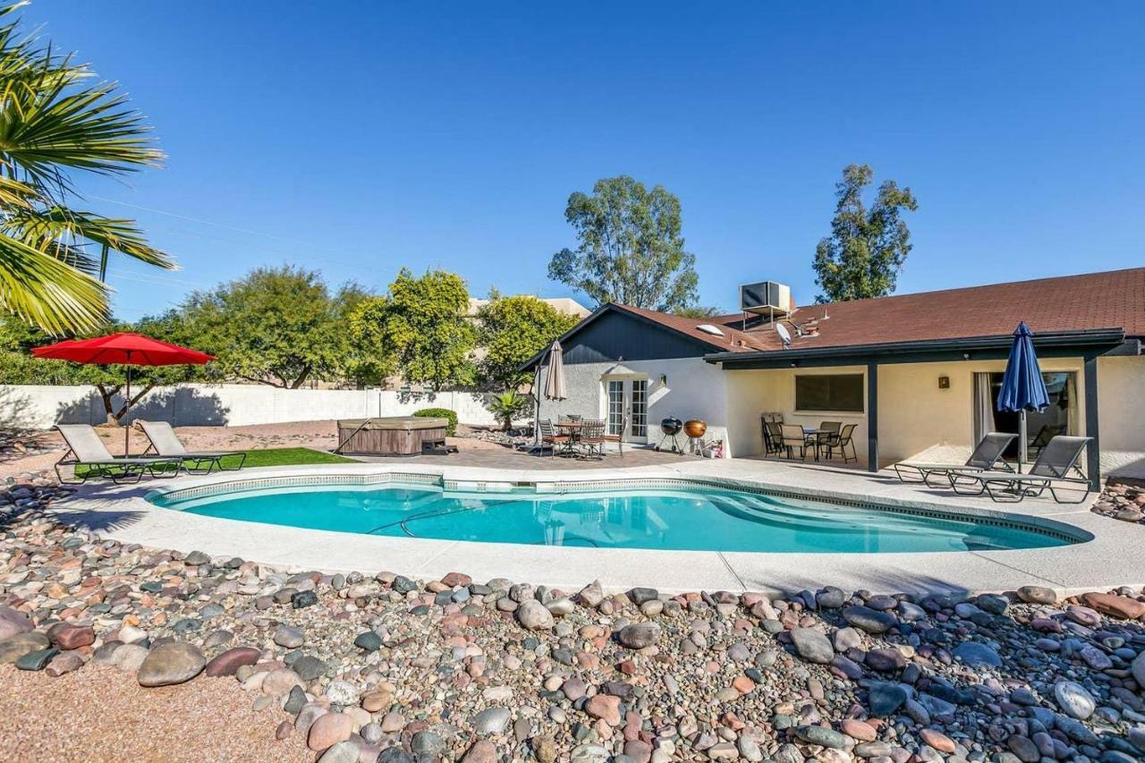 Bell - Living - Pool - Location - Events Holiday home *