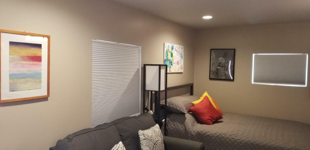 Little In Melrose! New Listing! * Phoenix