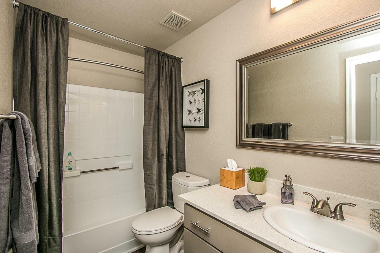 Holiday home Tpc Golf, Shopping & Dining 3 Miles With Parking -1064 Phoenix