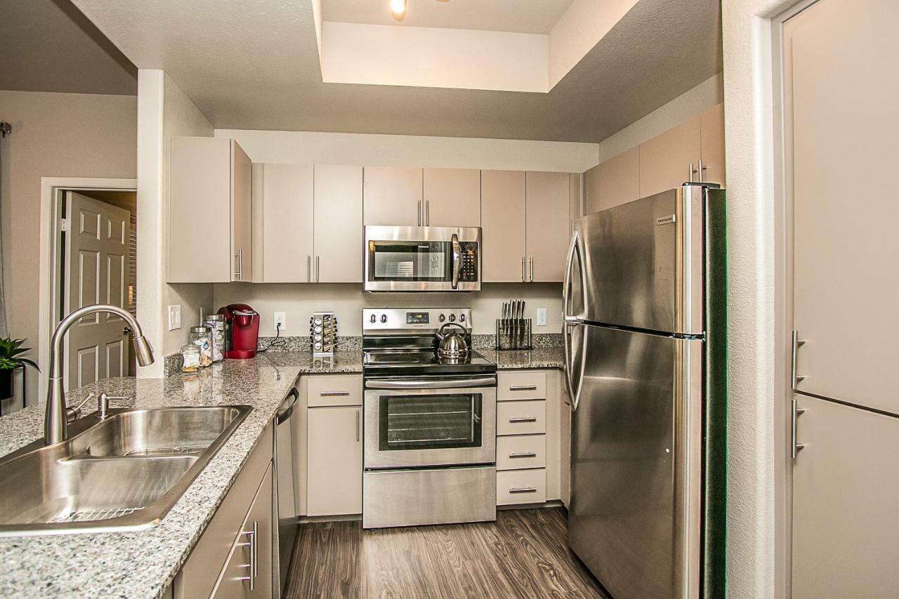 Tpc Golf, Shopping & Dining 3 Miles With Parking -1064 Holiday home *